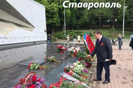 СМИ и соцсети об акциях КПРФ к 75-летию Великой Победы:  «Бессмертный полк под красным стягом», автопробеги, шествие в Иркутске, задержания в Москве