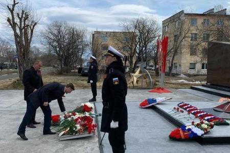 СМИ и соцсети об акциях КПРФ к 75-летию Великой Победы:  «Бессмертный полк под красным стягом», автопробеги, шествие в Иркутске, задержания в Москве