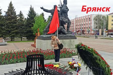 СМИ и соцсети об акциях КПРФ к 75-летию Великой Победы:  «Бессмертный полк под красным стягом», автопробеги, шествие в Иркутске, задержания в Москве