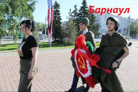 СМИ и соцсети об акциях КПРФ к 75-летию Великой Победы:  «Бессмертный полк под красным стягом», автопробеги, шествие в Иркутске, задержания в Москве
