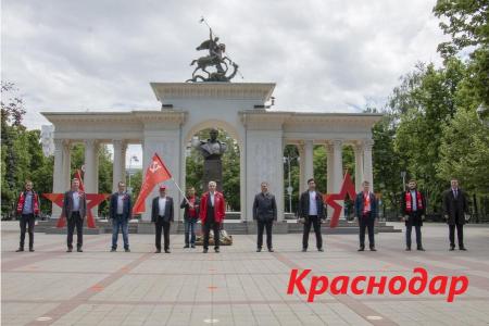 СМИ и соцсети об акциях КПРФ к 75-летию Великой Победы:  «Бессмертный полк под красным стягом», автопробеги, шествие в Иркутске, задержания в Москве