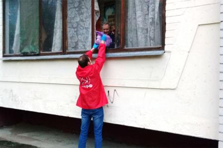 Комсомольцы Брянщины проводят акцию «Своих не бросаем!»