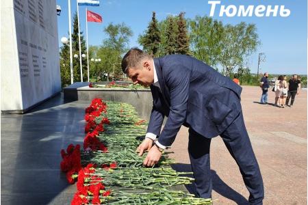 СМИ и соцсети об акциях КПРФ к 75-летию Великой Победы:  «Бессмертный полк под красным стягом», автопробеги, шествие в Иркутске, задержания в Москве