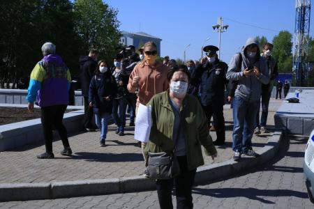 Омская область. Родственницы вахтовиков попросили помощи у депутата от КПРФ