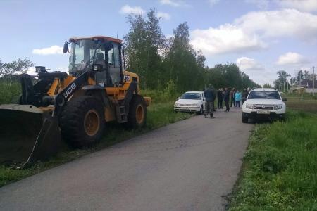 В Белгородском районе коммунисты не позволили единороссам вырубить многолетнюю берёзовую аллею