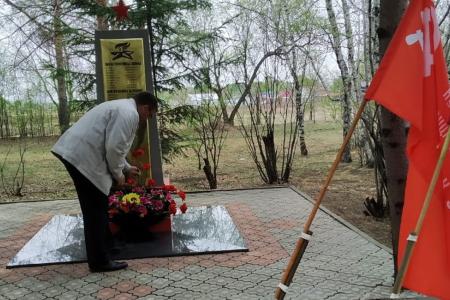 Возложения, автопробеги, поздравления ветеранов: в Приамурье отметили 9 Мая под красными знаменами
