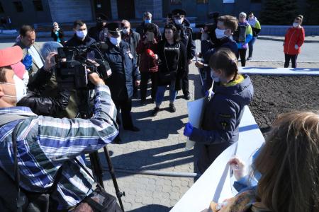 Омская область. Родственницы вахтовиков попросили помощи у депутата от КПРФ