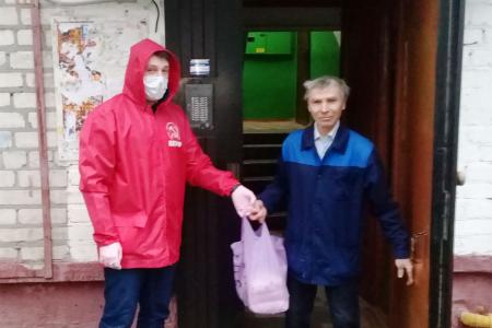 Комсомольцы Брянщины проводят акцию «Своих не бросаем!»