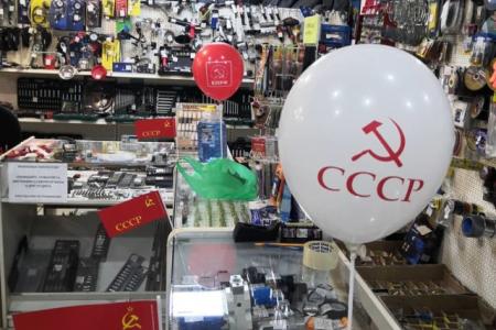 Саратов. Цвет Победы красный!