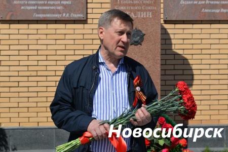 СМИ и соцсети об акциях КПРФ к 75-летию Великой Победы:  «Бессмертный полк под красным стягом», автопробеги, шествие в Иркутске, задержания в Москве