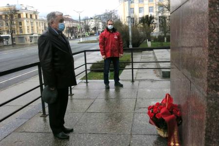 Коммунисты Чувашии отметили Первомай возложением цветов к памятникам В.И. Ленину