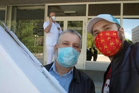 Депутат Госдумы от КПРФ Н.Н. Езерский передал партию масок для ОКБ №1 в Екатеринбурге