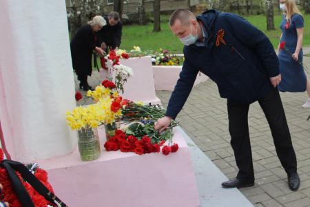 Под красными флагами Победы прошел автопробег в Ярославле