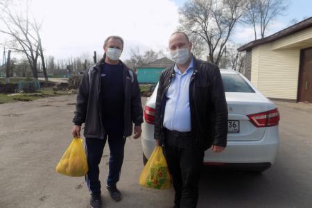 Воронеж. Накануне первомайских праздников ветеранов поздравил депутат Госдумы Сергей Гаврилов