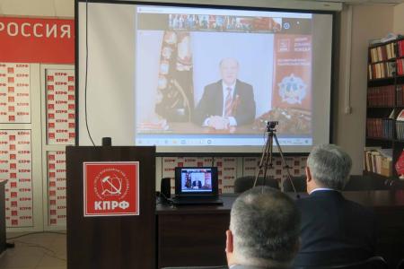 Коммунисты Чувашии отметили юбилей Великой Победы возложением цветов 