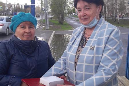 Лидер тюменских коммунистов Т.Н. Казанцева наградила тобольских учителей