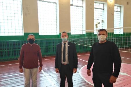 Саратовская область. Депутат-коммунист встретился с медиками Базарного Карабулака