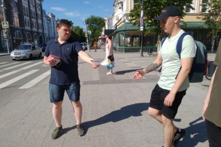 Саратовские коммунисты отметили День памяти и скорби и провели пикеты против "кремлевских" поправок в Конституцию РФ