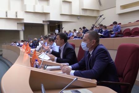 Саратовская область. Депутаты КПРФ потребовали от депутатов «Единой России» прекратить агитацию за поправки в Конституцию в зале областной Думы