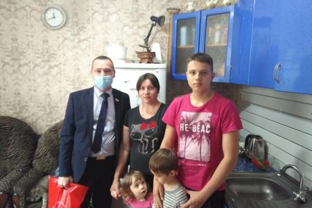 Саратовская область. Депутат-коммунист встретился с медиками Базарного Карабулака