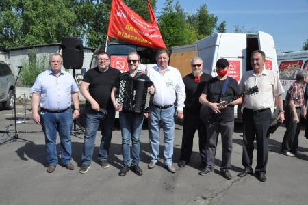 Подмосковные коммунисты отправили гуманитарный конвой в честь 75-летия Великой Победы для ветеранов, тружеников тыла и «Детей войны» в городские округа региона