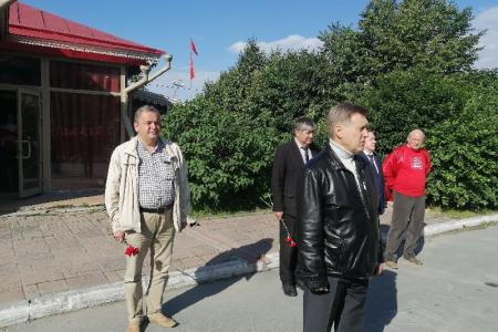 Новосибирский обком КПРФ дал старт автопробегу Дня памяти и скорби