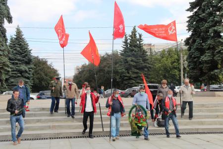 Коммунисты Челябинска почтили память погибших в Великой Отечественной войне