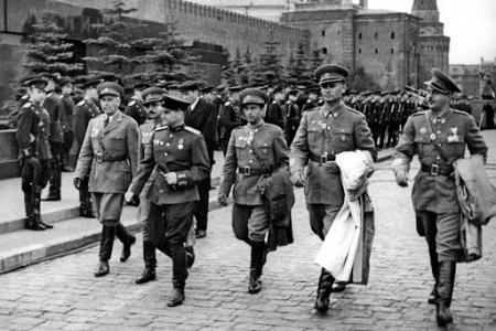 Александр Ющенко о значимости парада в честь 75-й годовщины Победы советского народа в Великой Отечественной войне