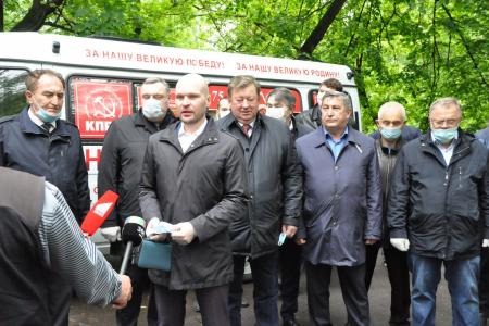 Всё лучшее – детям! Подмосковные коммунисты отправили подарки в детские дома и хосписы региона