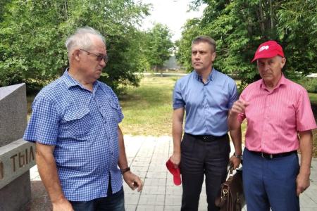 Саратовские коммунисты отметили День памяти и скорби и провели пикеты против "кремлевских" поправок в Конституцию РФ