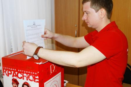 В Курске идет голосование по 15 поправкам к Конституции, внесенным КПРФ