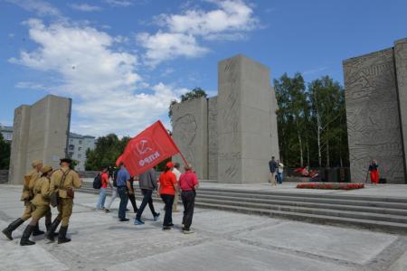 Новосибирская область. Автопробег КПРФ-2020: Красная колонна финишировала на Монументе Славы