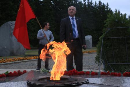 Омск: депутаты возложили венки