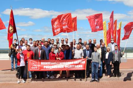 В Самарской области прошло возложение цветов к Вечному огню в память о погибших в Великой Отечественной войне