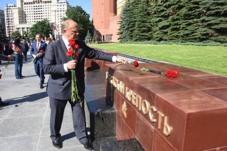 Г.А. Зюганов: Секрет Победы – в защите Советской Родины!