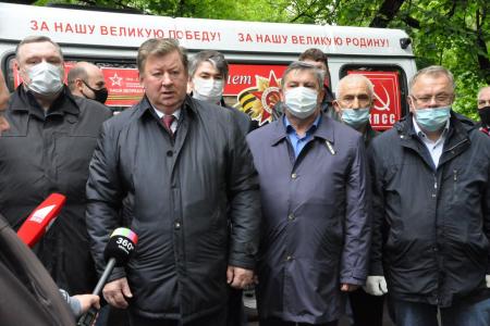 Всё лучшее – детям! Подмосковные коммунисты отправили подарки в детские дома и хосписы региона