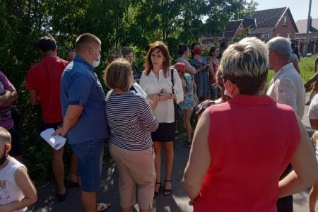 В поселке Разумное Белгородского района депутаты-коммунисты вместе с жителями добиваются решения проблемы отсутствия водоснабжения