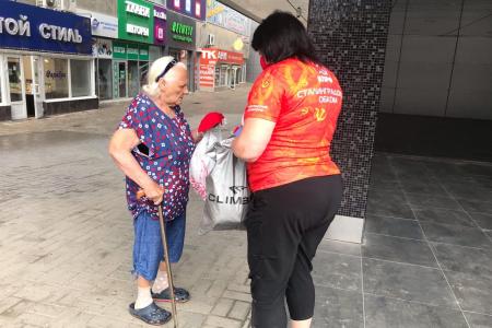Сталинградские коммунисты продолжают акции по раздаче многоразовых средств защиты