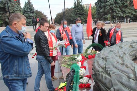 Коммунисты Челябинска почтили память погибших в Великой Отечественной войне