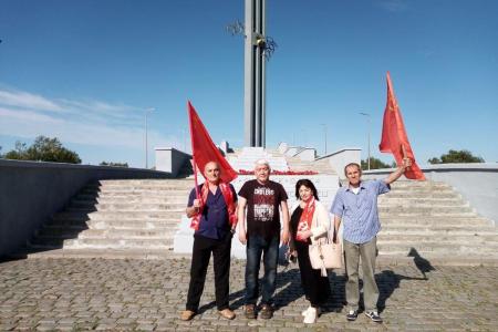 Саратовские коммунисты отметили День памяти и скорби и провели пикеты против "кремлевских" поправок в Конституцию РФ