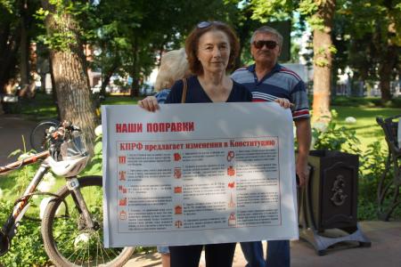 В Краснодаре прошел массовый пикет КПРФ и других левых движений в защиту прав граждан