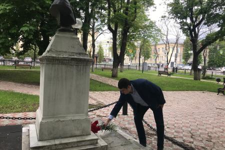 Тула. Цветы – основоположнику современного русского языка