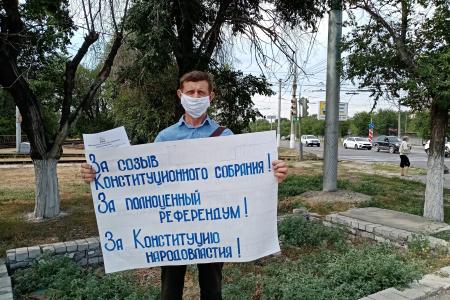 Сталинградские коммунисты проводят пикеты в защиту Грудинина и за поправки КПРФ в Конституцию