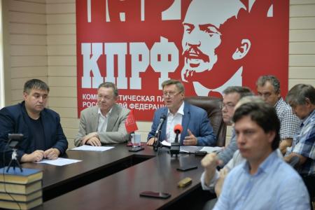 Анатолий Локоть: Мы живем в новых реалиях, партия должна действовать быстро и динамично
