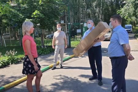 Депутат Госдумы от КПРФ Владимир Блоцкий передал оборудование детским садам Нижнего Новгорода