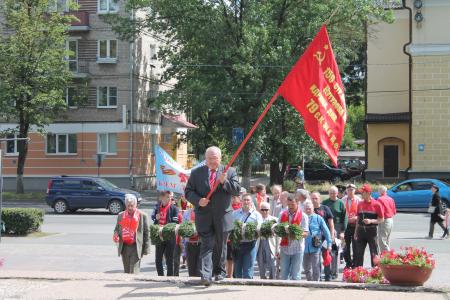 Памяти павших будем достойны! Коммунисты Пскова отметили 76-ю годовщину освобождения города