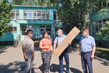 Депутат Госдумы от КПРФ Владимир Блоцкий передал оборудование детским садам Нижнего Новгорода