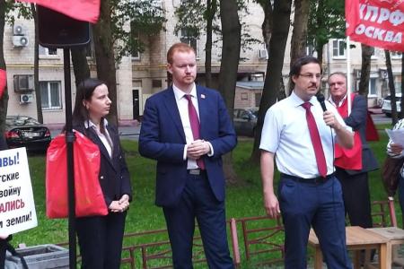 Денис Парфенов провел встречу с жителями Гагаринского, Ломоносовсккого, Академического районов Москвы