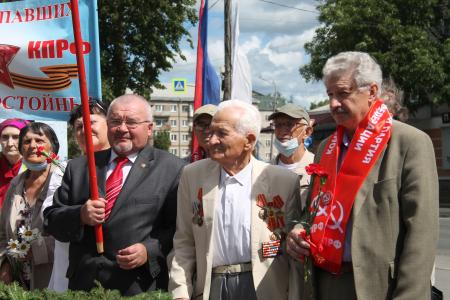 Памяти павших будем достойны! Коммунисты Пскова отметили 76-ю годовщину освобождения города