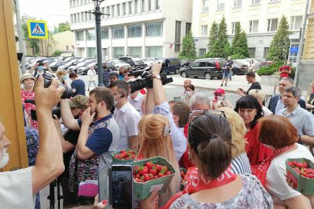 Мэр Москвы! Мы хотим своих ягод, а не из Турции!
